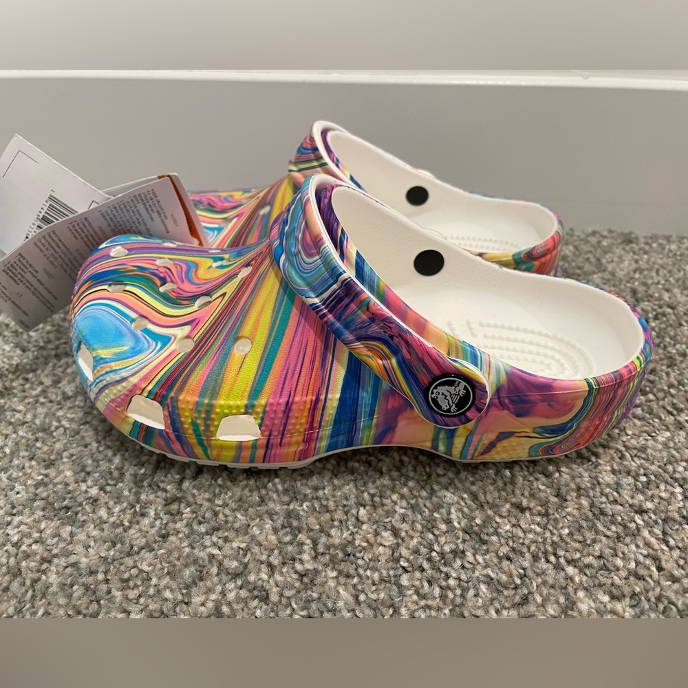 Crocs tie dyed swirl sz J2 girls/junior. NWT